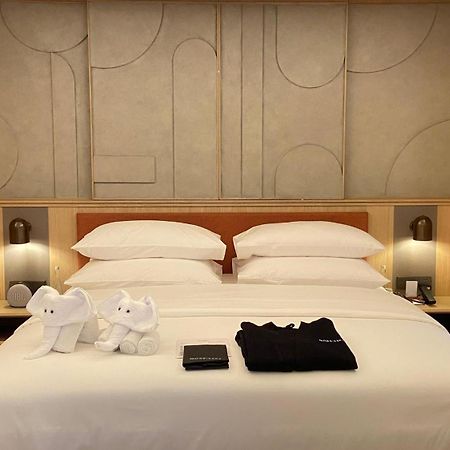 Morrissey Hotel Residences Jakarta Exterior foto