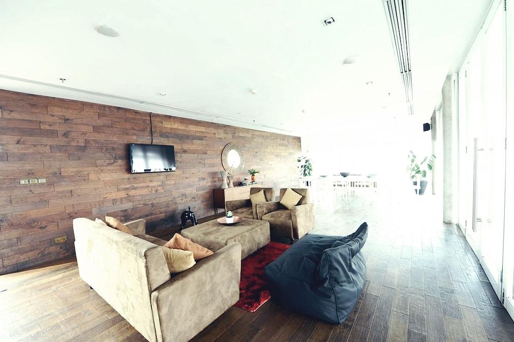 Morrissey Hotel Residences Jakarta Exterior foto
