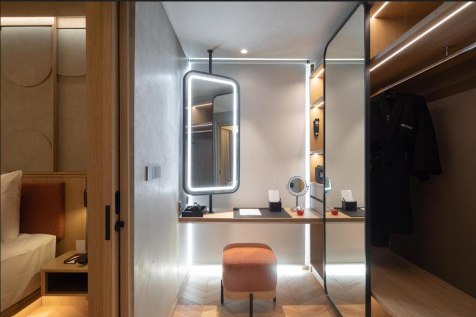 Morrissey Hotel Residences Jakarta Exterior foto