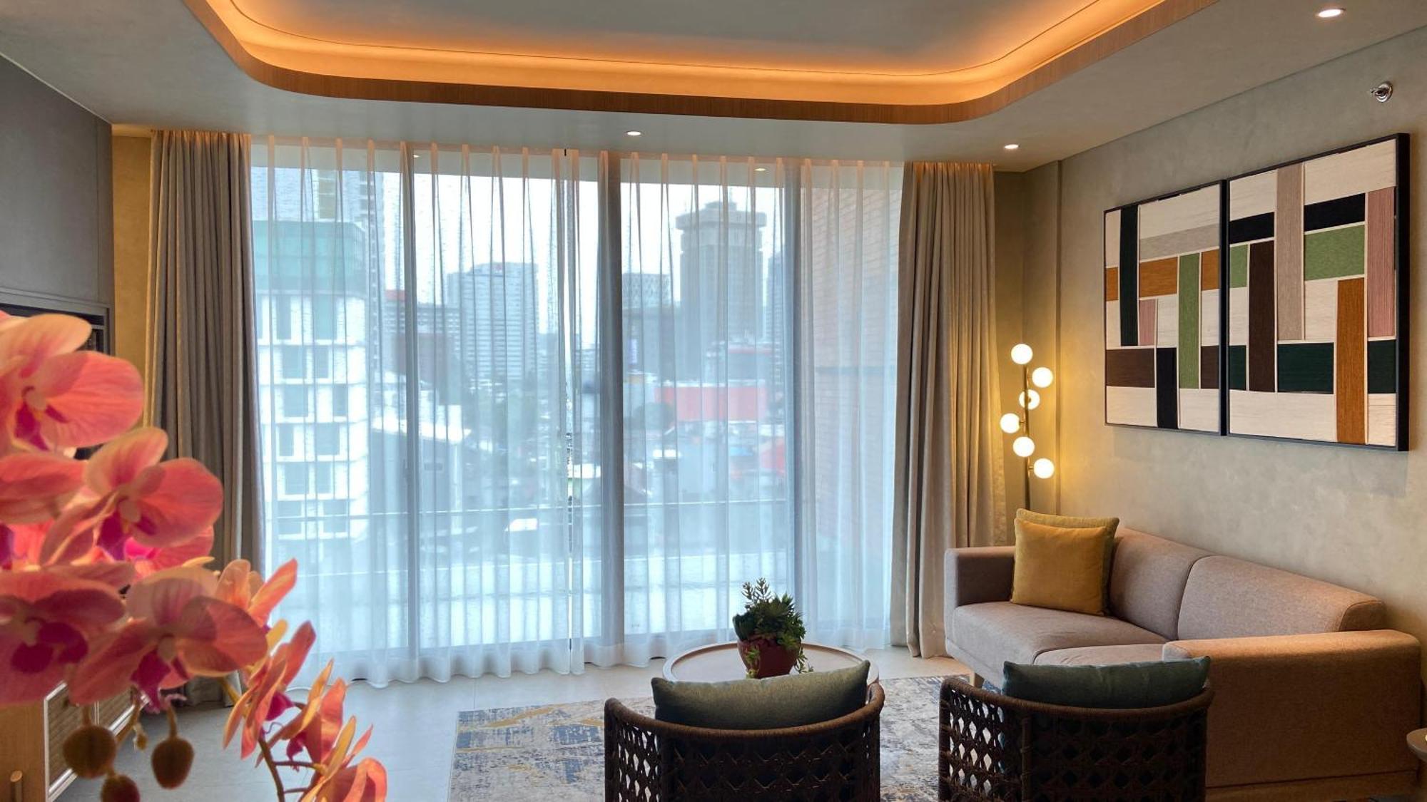 Morrissey Hotel Residences Jakarta Exterior foto