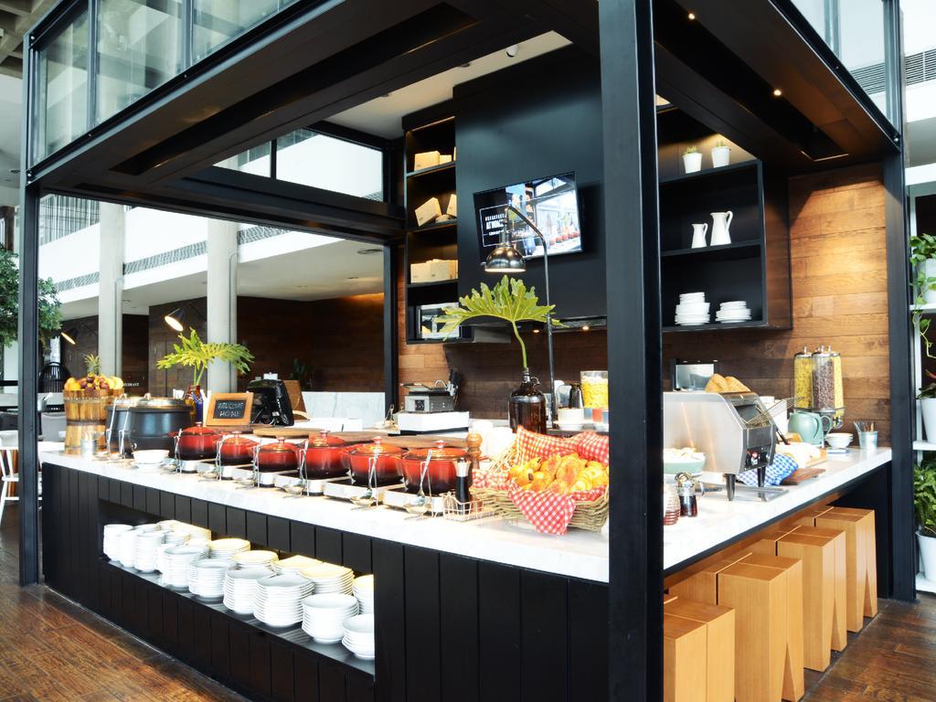 Morrissey Hotel Residences Jakarta Exterior foto