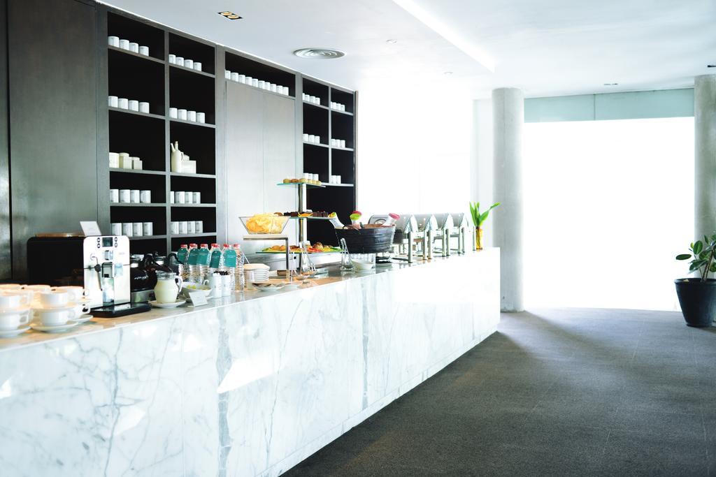 Morrissey Hotel Residences Jakarta Exterior foto